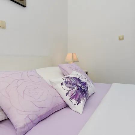 Holiday home Mit Terrassen Am Wald Vir