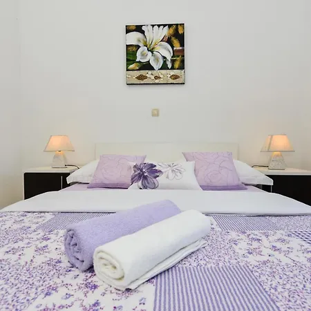 Holiday home Mit Terrassen Am Wald Vir