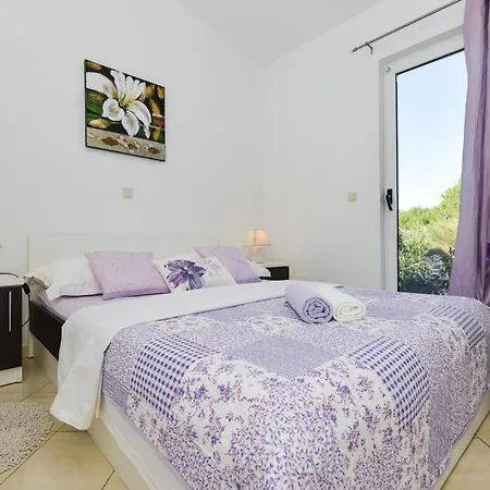 Mit Terrassen Am Wald Holiday home Vir